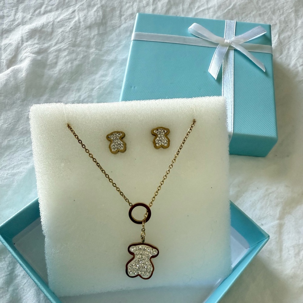 Set of necklace and earrings